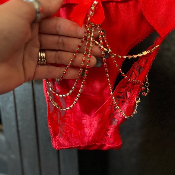 ❤️❤️NWT- SUPER SEXY RED THONG PANTIES WITH RHINSTONES COVERING OVER BUTT❤️❤️SZ M - Picture 3 of 5